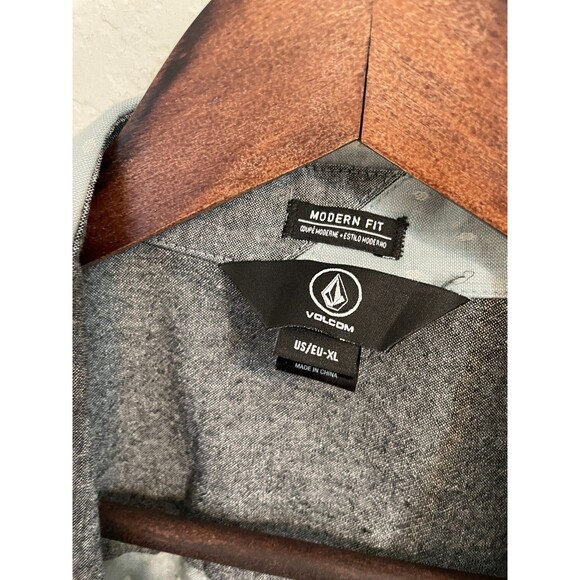 Volcom Men’s Modern Fit Gray Short Sleeve Button Down Shirt Size XL Polka Dot - Picture 5 of 7